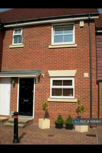 3 Bedroom Terraced House To Rent In Giffard Lane, Fleet, GU51