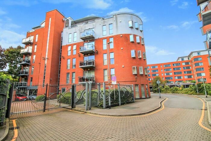 2 Bedroom Apartment To Rent In Ahlux Court, City Centre, LS2