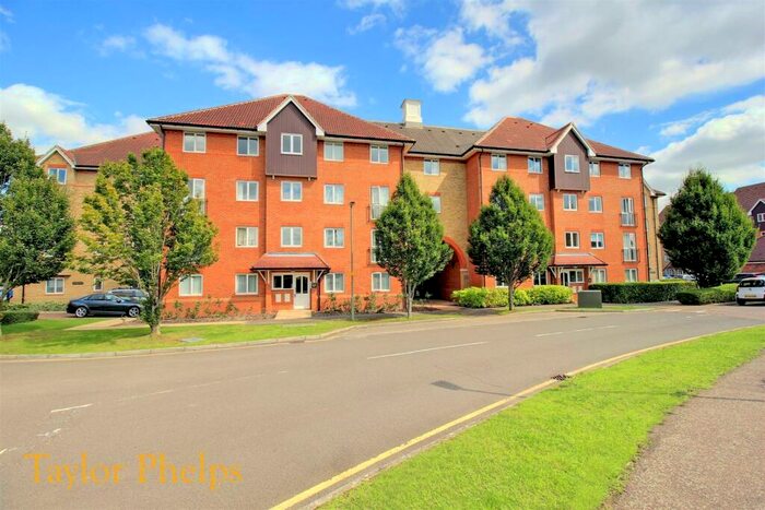 3 Bedroom Apartment To Rent In Sutton Court, Ware - Larger Style W/ Three Bedrooms, SG12