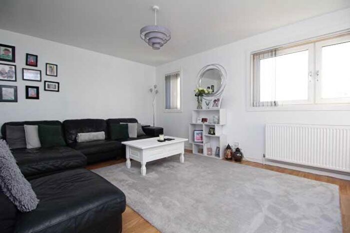 2 Bedroom Duplex To Rent In Maitland Court, Helensburgh, G84