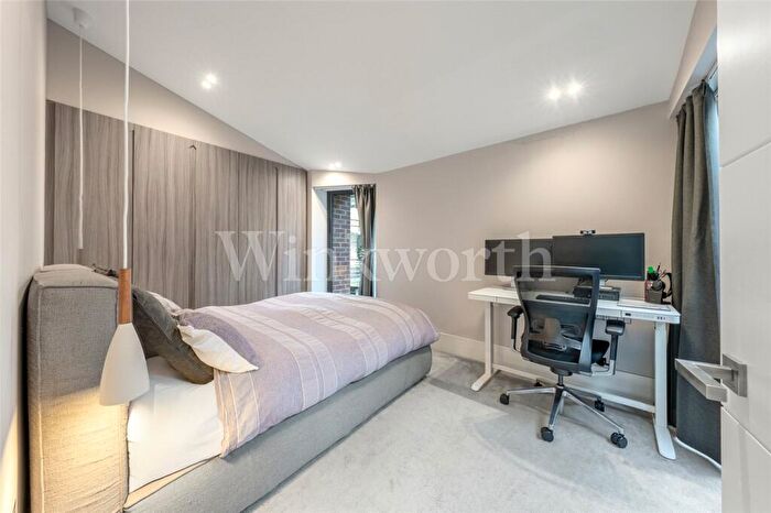 1 Bedroom Apartment For Sale In Hodford Road, London, NW11