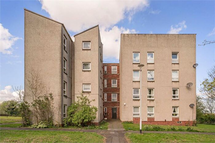 2 Bedroom Flat To Rent In , Kingsknowe Court, Edinburgh, EH14