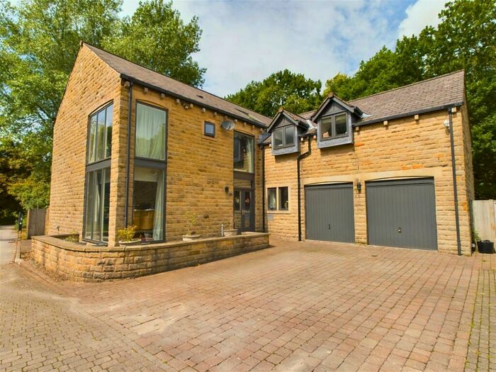 4 Bedroom Detached House For Sale In Waterside, Greenfield, Saddleworth, OL3