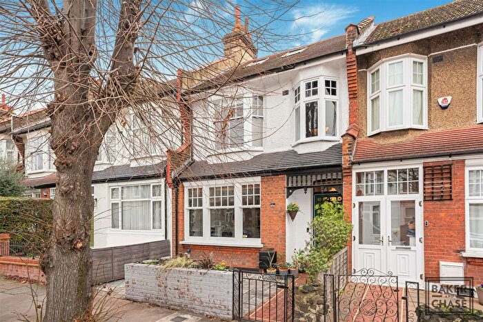 4 Bedroom Terraced House For Sale In Arnold Gardens, Palmers Green, London, N13