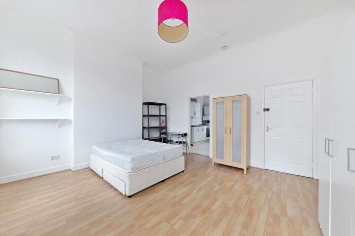 Terraced House To Rent In Royal College Street, Camden, NW1