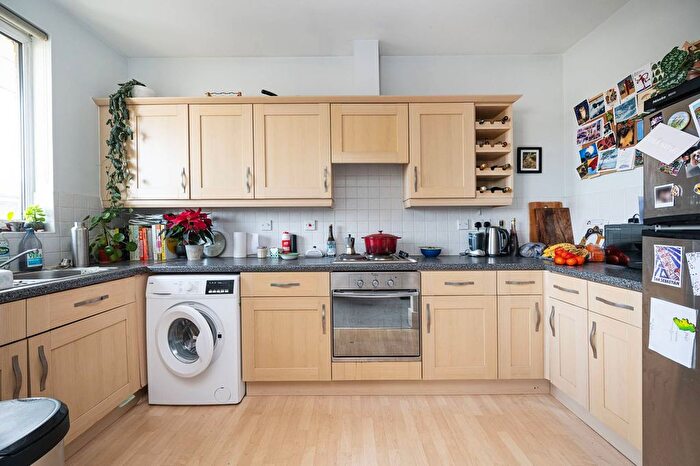 1 Bedroom Flat For Sale In Holly Street, Dalston, London, E8