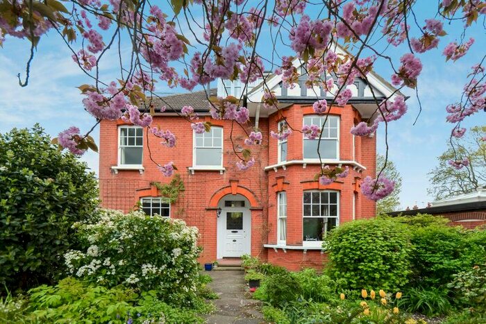 6 Bedroom Property To Rent In Blenheim Road, St Albans, Herts, AL1