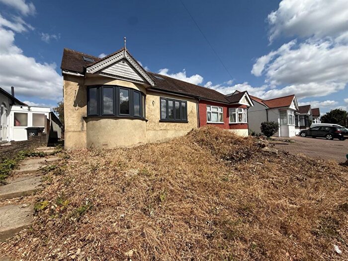 3 Bedroom Semi-Detached Bungalow For Sale In Chingford Avenue, London, E4