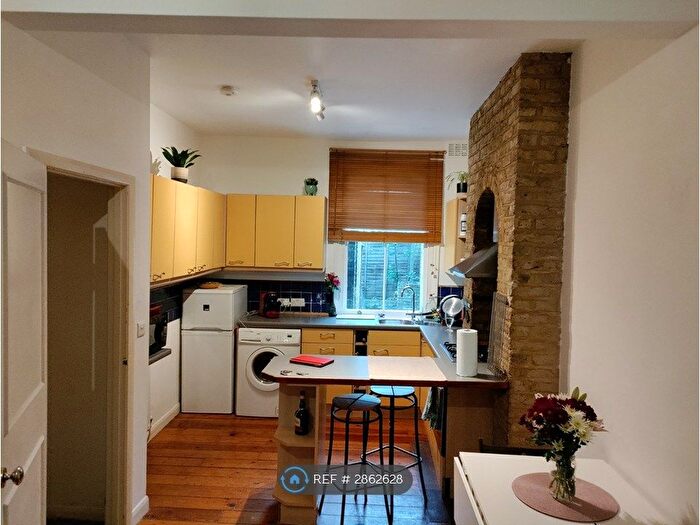 1 Bedroom Flat To Rent In Goldsboro Road, London, SW8
