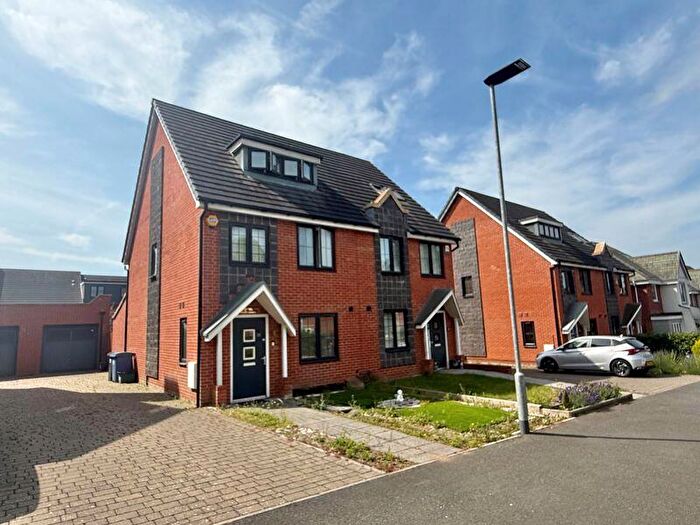 4 Bedroom Semi-Detached House For Sale In Kennedy Avenue, High Wycombe, HP11