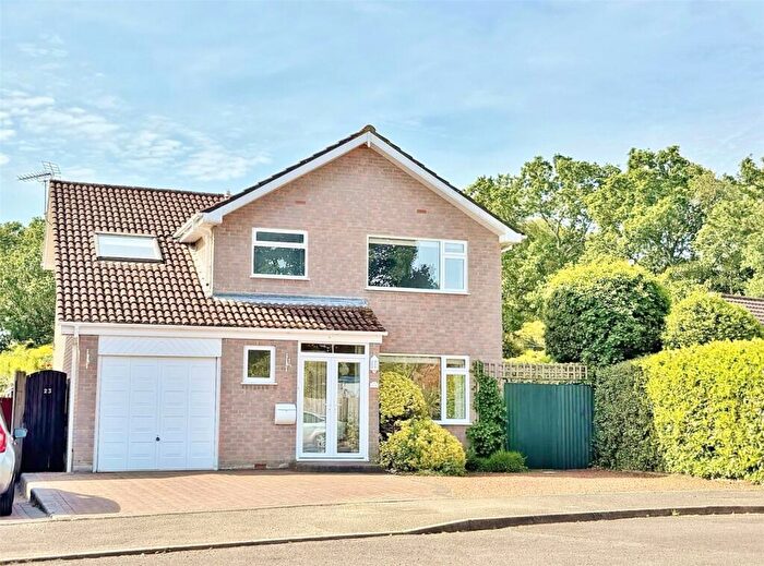 4 Bedroom Detached House For Sale In Holly Grove, Verwood, Dorset, BH31
