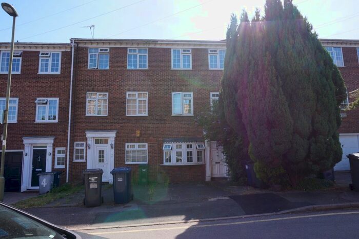 4 Bedroom Terraced House To Rent In Oakview Gardens, London, N2