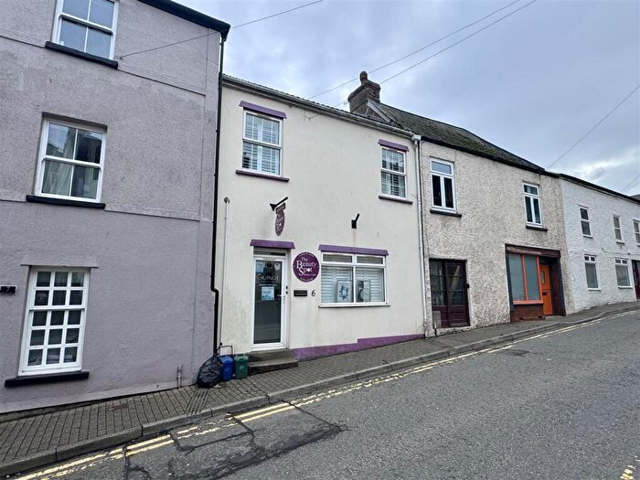 2 Bedroom Flat To Rent In Middle Street, Chepstow, NP16