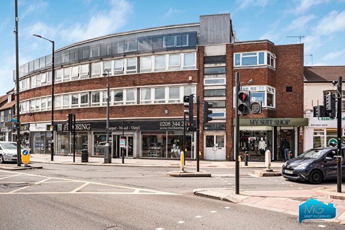 2 Bedroom Flat To Rent In High Street, Barnet, London, EN5