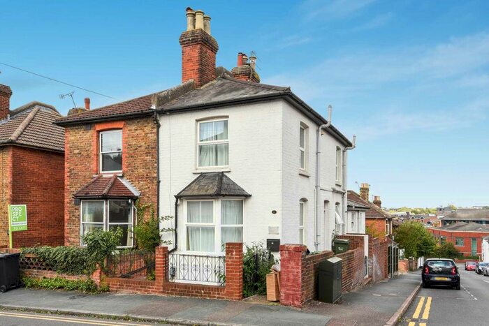 2 Bedroom Flat To Rent In Denzil Road, Guildford, GU2