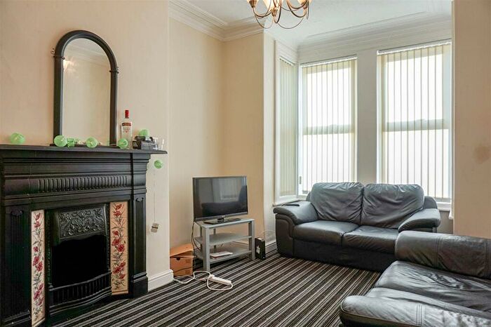 5 Bedroom House To Rent In Stanmore Place, Leeds, LS4