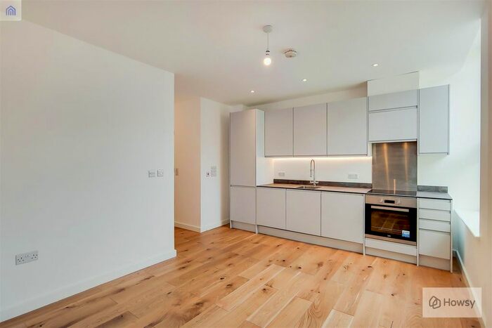 2 Bedroom Flat To Rent In The Gore, Basildon, SS14