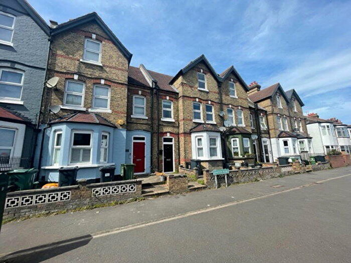 1 Bedroom Flat To Rent In Station Road, Bromley, BR1