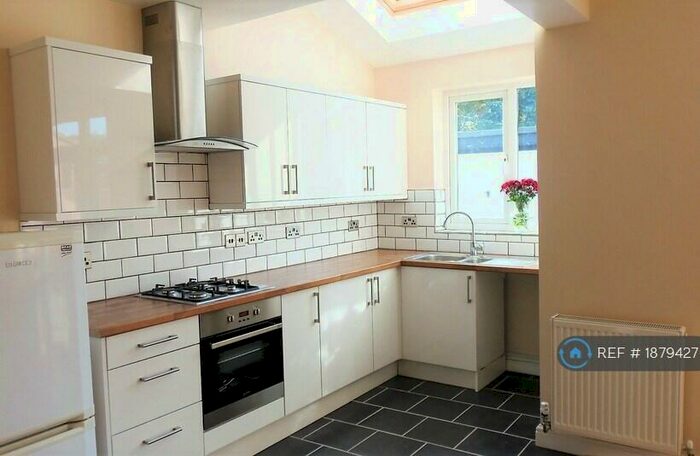 3 Bedroom Detached House To Rent In Heckington Drive, Nottingham, NG8