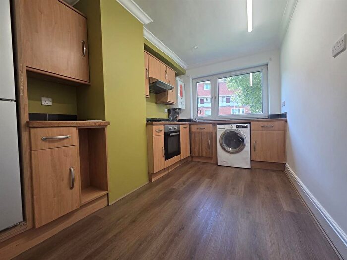 3 Bedroom Flat To Rent In Wanborough Drive, London, SW15
