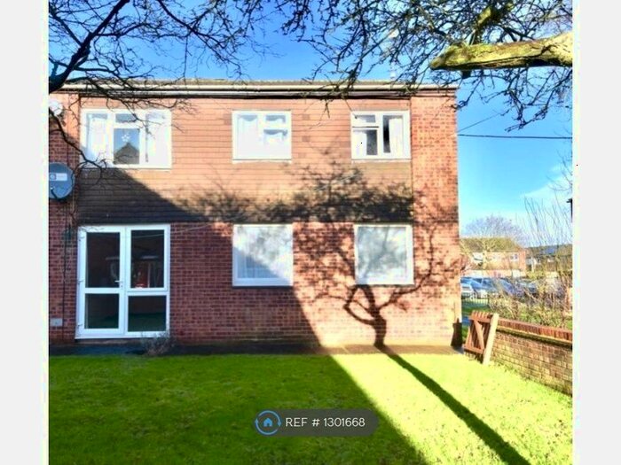 2 Bedroom Maisonette To Rent In Selsey Close, Worcester, WR4