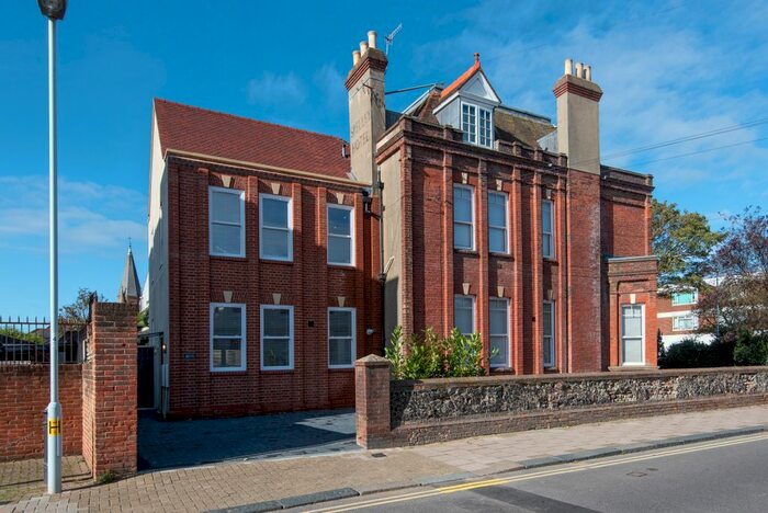 2 Bedroom Semi-Detached House To Rent In Crescent Road, Worthing, BN11