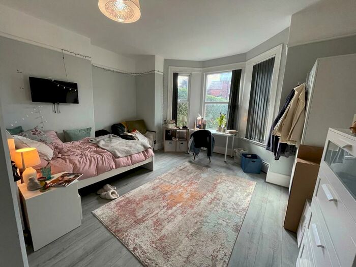 2 Bedroom Flat To Rent In Gowan Terrace, Newcastle Upon Tyne, NE2