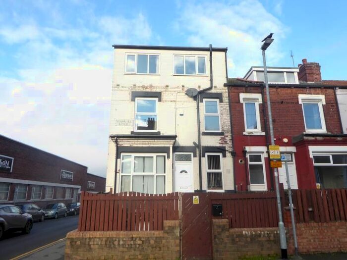 3 Bedroom Property To Rent In Brownhill Avenue, Leeds, LS9