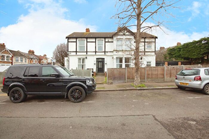 1 Bedroom Flat To Rent In Preston Road, Leytonstone, E11