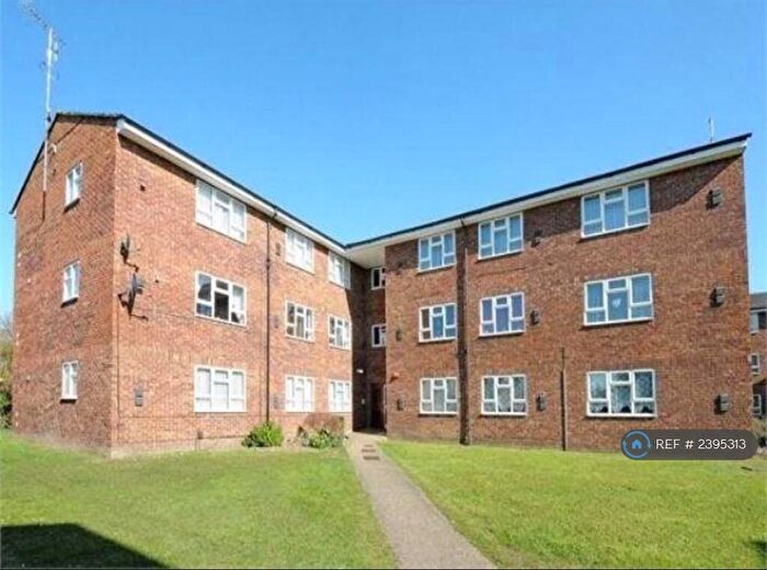 2 Bedroom Flat To Rent In Datchet, Windsor, SL3