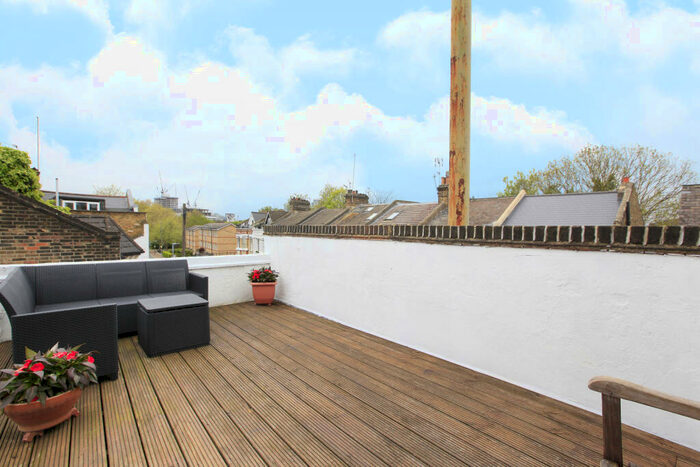 3 Bedroom Maisonette To Rent In St Johns Hill Grove, Battersea, London, SW11
