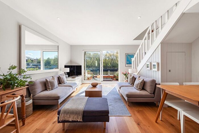 2 Bedroom Flat To Rent In Lower Teddington Road, Kingston Upon Thames, Greater London, KT1