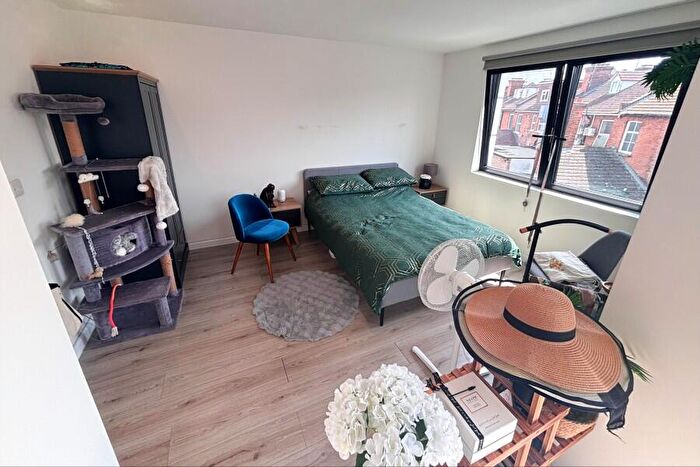 Studio To Rent In Woking, Surrey, GU21