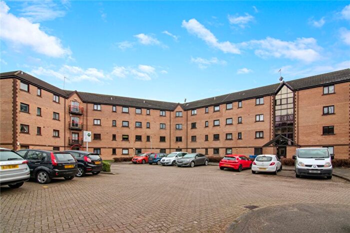 2 Bedroom Apartment To Rent In Riverviee Drive, Glasgow, G5