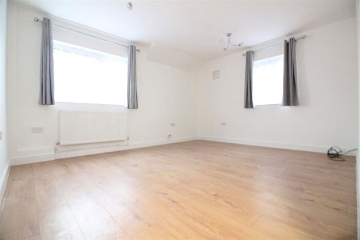 1 Bedroom Flat To Rent In Mead Close, Langley, Slough, SL3