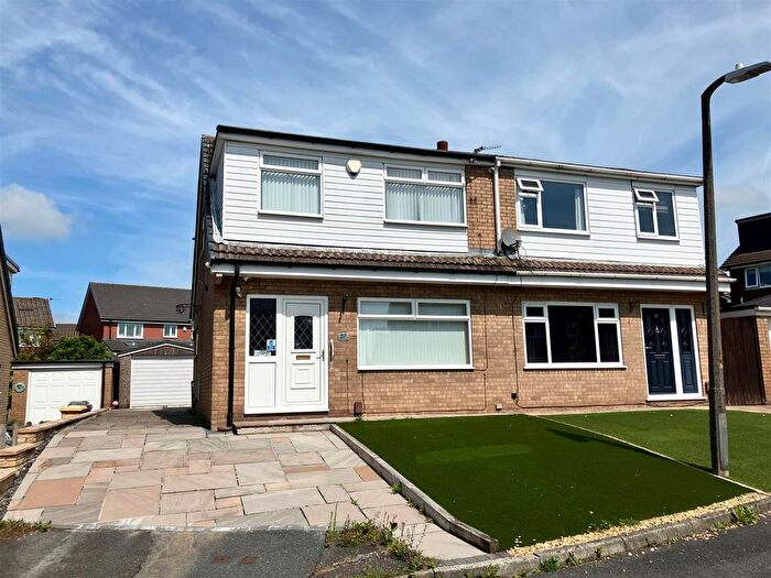 3 Bedroom Semi-Detached House For Sale In Eskdale Avenue, Blackrod, Bolton, BL6