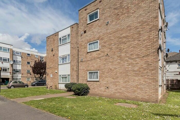 2 Bedroom Flat To Rent In Staines Road, Hounslow, TW3
