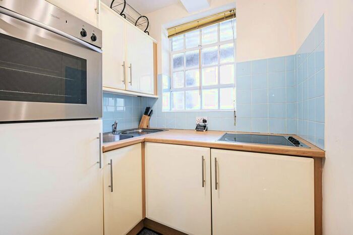 1 Bedroom Flat To Rent In Mortimer Crescent, Kilburn, London, NW6