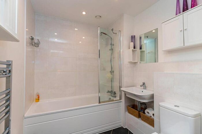 1 Bedroom Flat For Sale In Atlas Way, Oakgrove, MK10