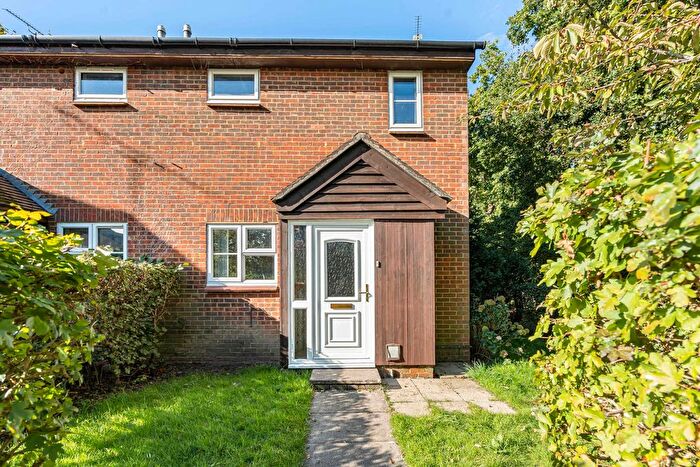 1 Bedroom End Of Terrace House For Sale In Hawkswell Walk, Woking, Surrey, GU21