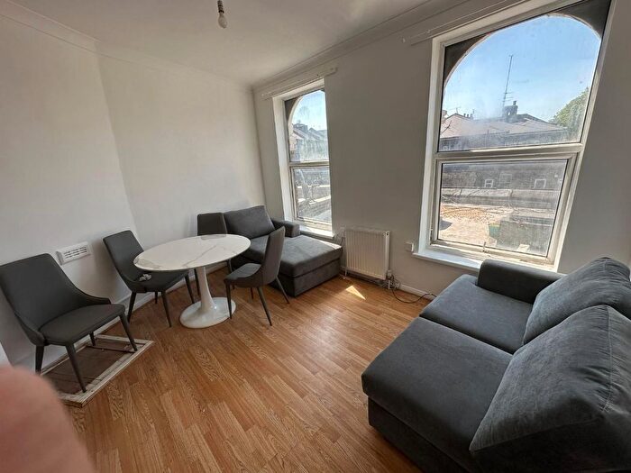 1 Bedroom Flat To Rent In Turnpike Parade, Green Lanes, London, N15