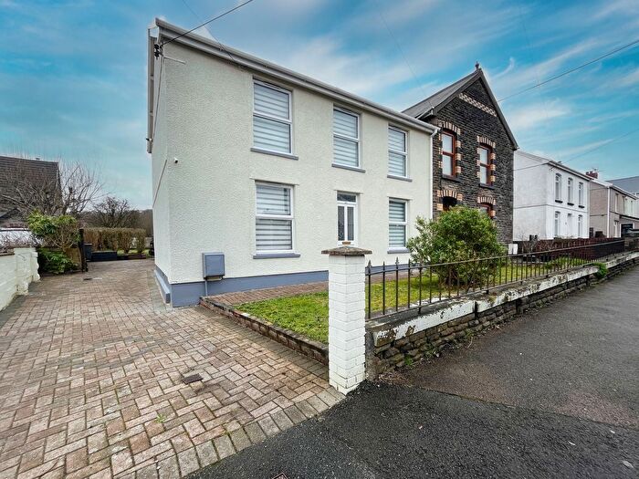 3 Bedroom Semi Detached House For Sale In Heol Y Gors, Ammanford, SA18