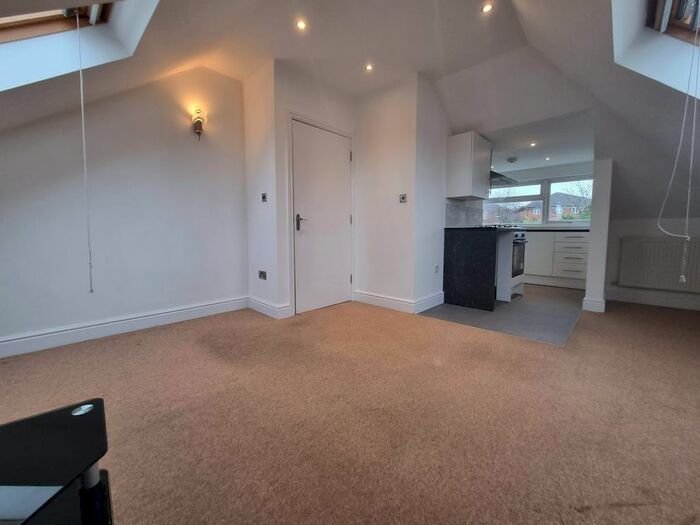 2 Bedroom Flat To Rent In Selborne Gardens, London, NW4