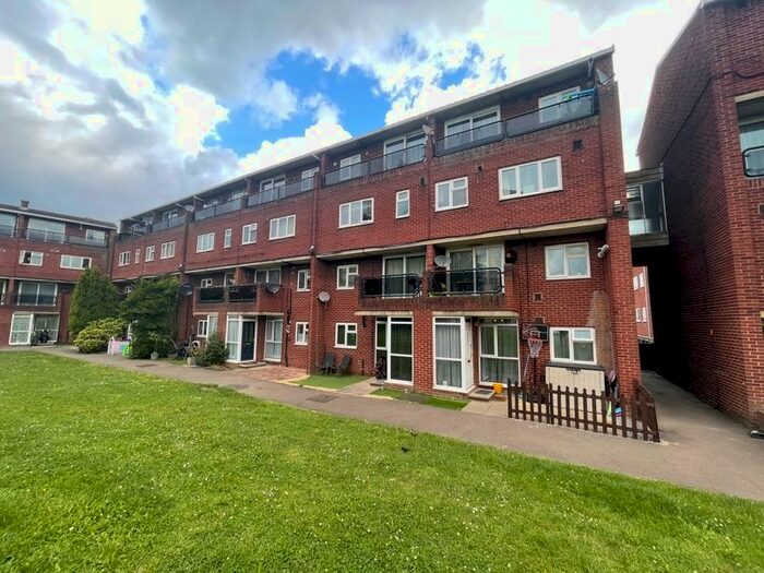 2 Bedroom Flat To Rent In Shenley Road, Borehamwood, WD6