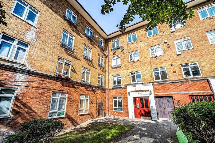 2 Bedroom Flat For Sale In Lansdowne Gardens, Stockwell, London, SW8