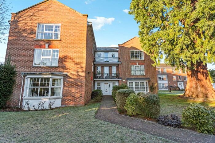 2 Bedroom Apartment For Sale In Phyllis Court Drive, Henley-on-Thames, Oxfordshire, RG9