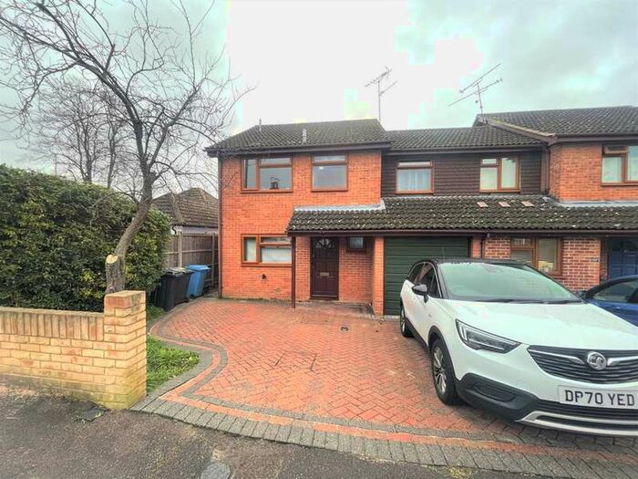 4 Bedroom Semi-Detached House To Rent In Clarence Road, Fleet, GU51