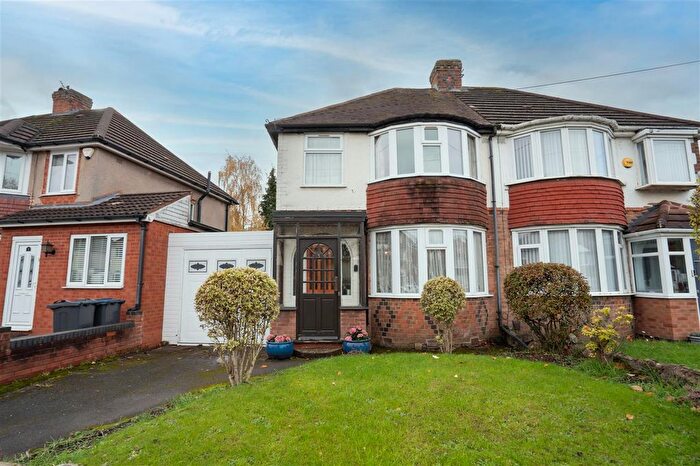 3 Bedroom Semi-Detached House For Sale In Herondale Road, Birmingham, B26