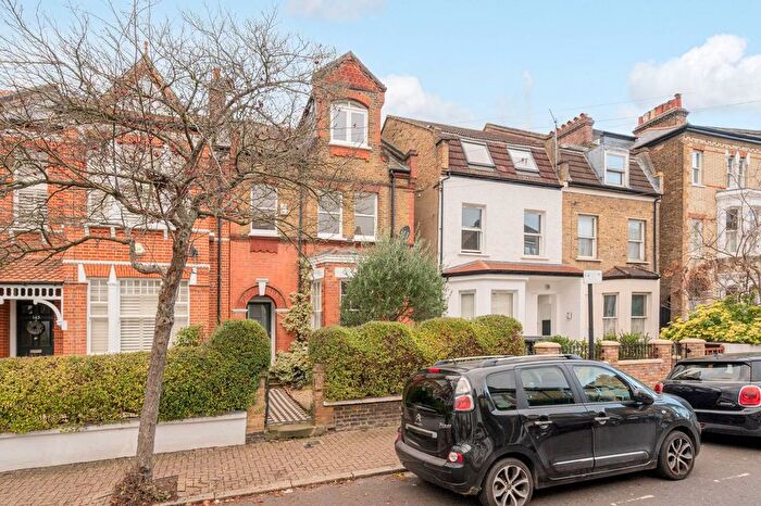 4 Bedroom Flat To Rent In Ramsden Road, Balham, London, SW12