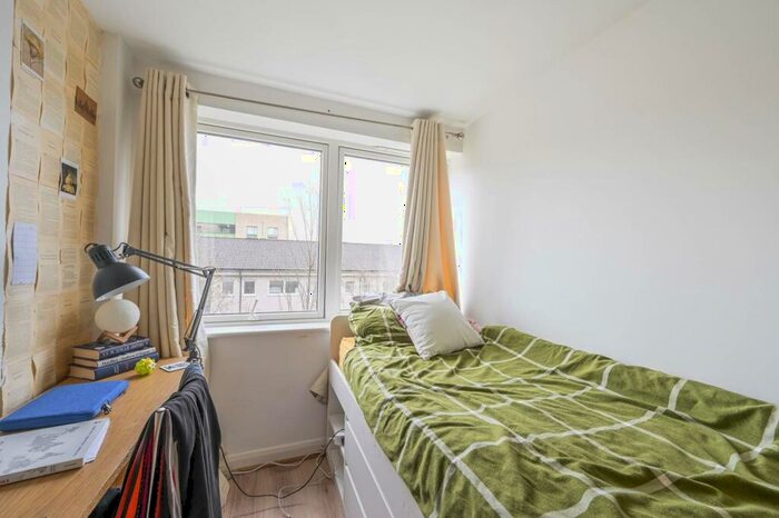 2 Bedroom Flat To Rent In Fairlead House, Canary Wharf, London, E14